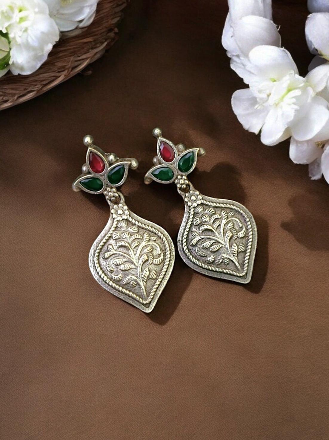Ilya Oxidized Stud Dainty Earrings