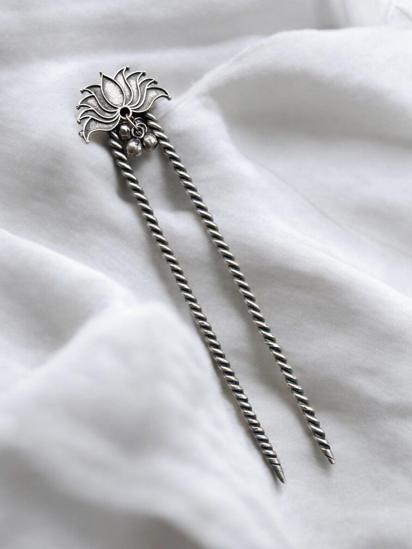 Niloufer Ghungroo Hair Juda Pin – Oxidized Lotus Bun Clip