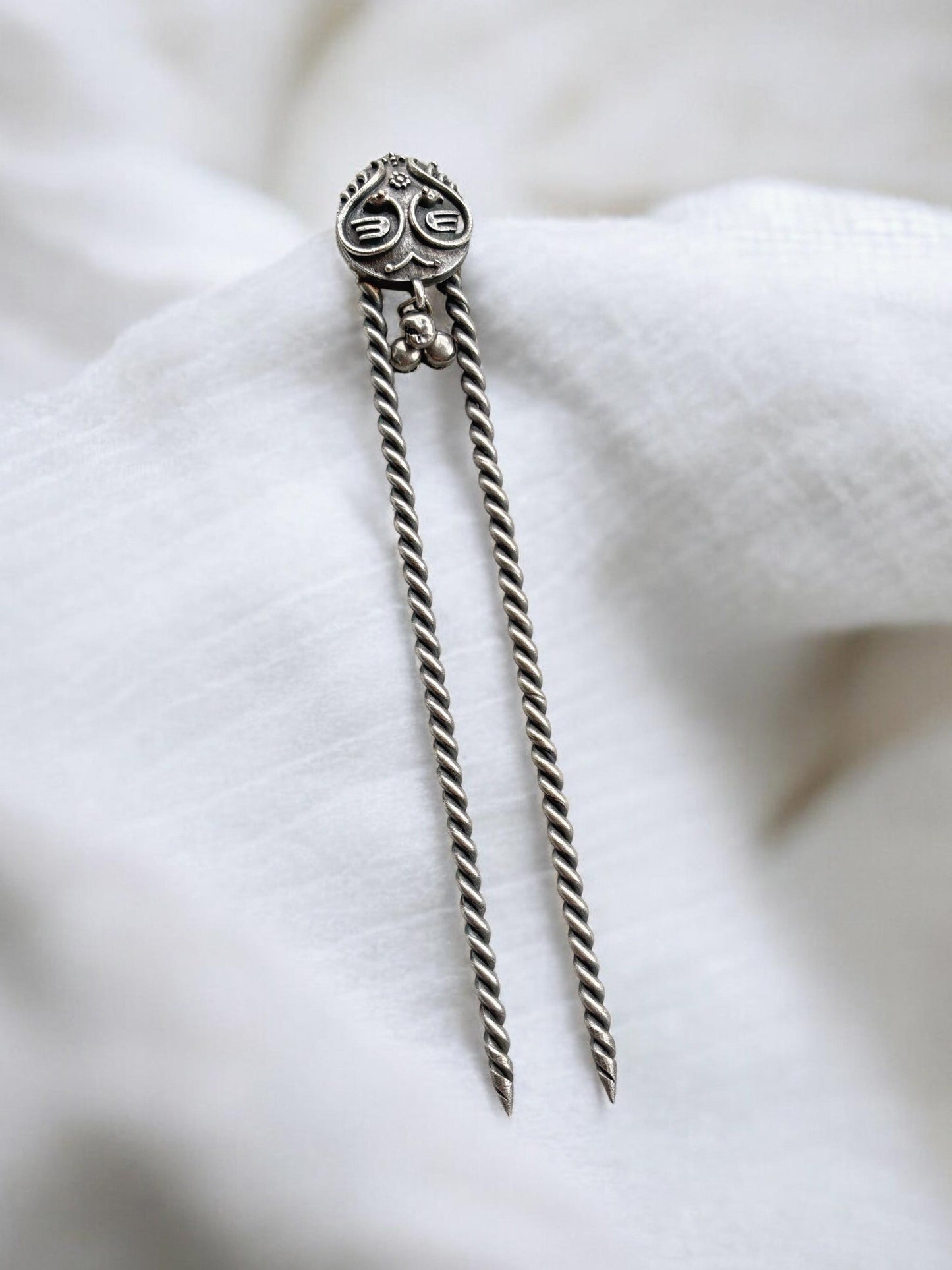 Pankhuri Ghungroo Hair Juda Pin – Oxidized Bun Clip