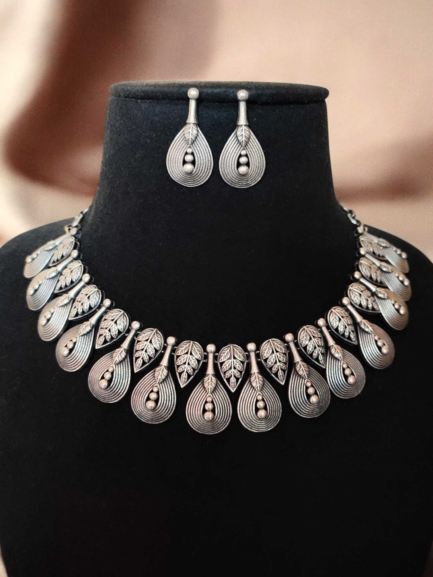 Parnin Choker Set Oxidized Necklace with Earrings