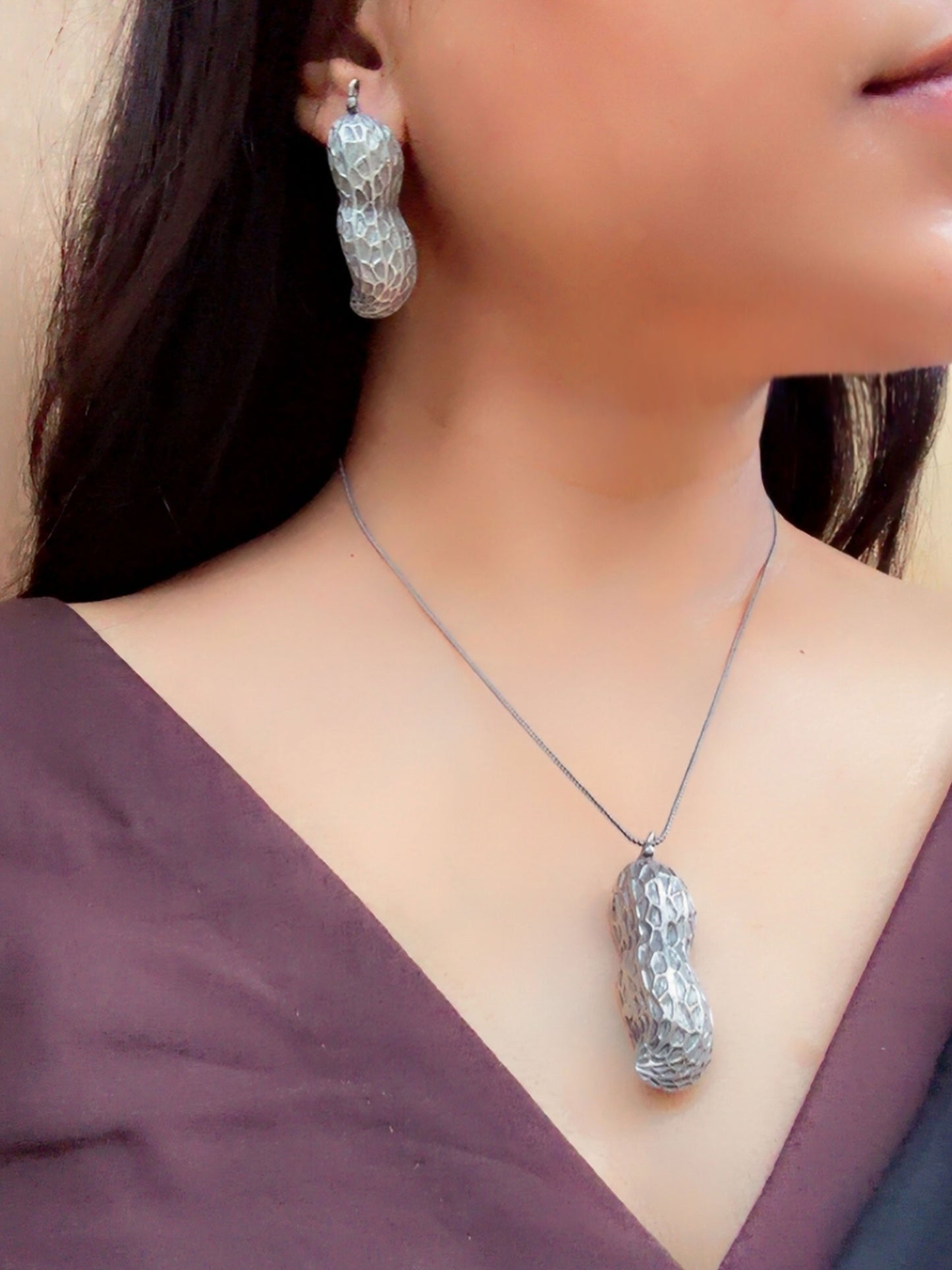 Quirky Peanuts Pendant Neckpiece with Stud Earrings