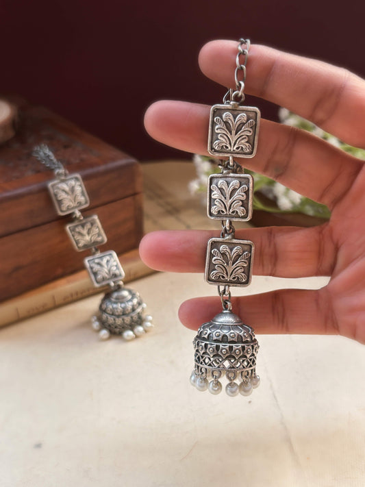 Teen Varga Pearl Jhumka Chain Earcuff