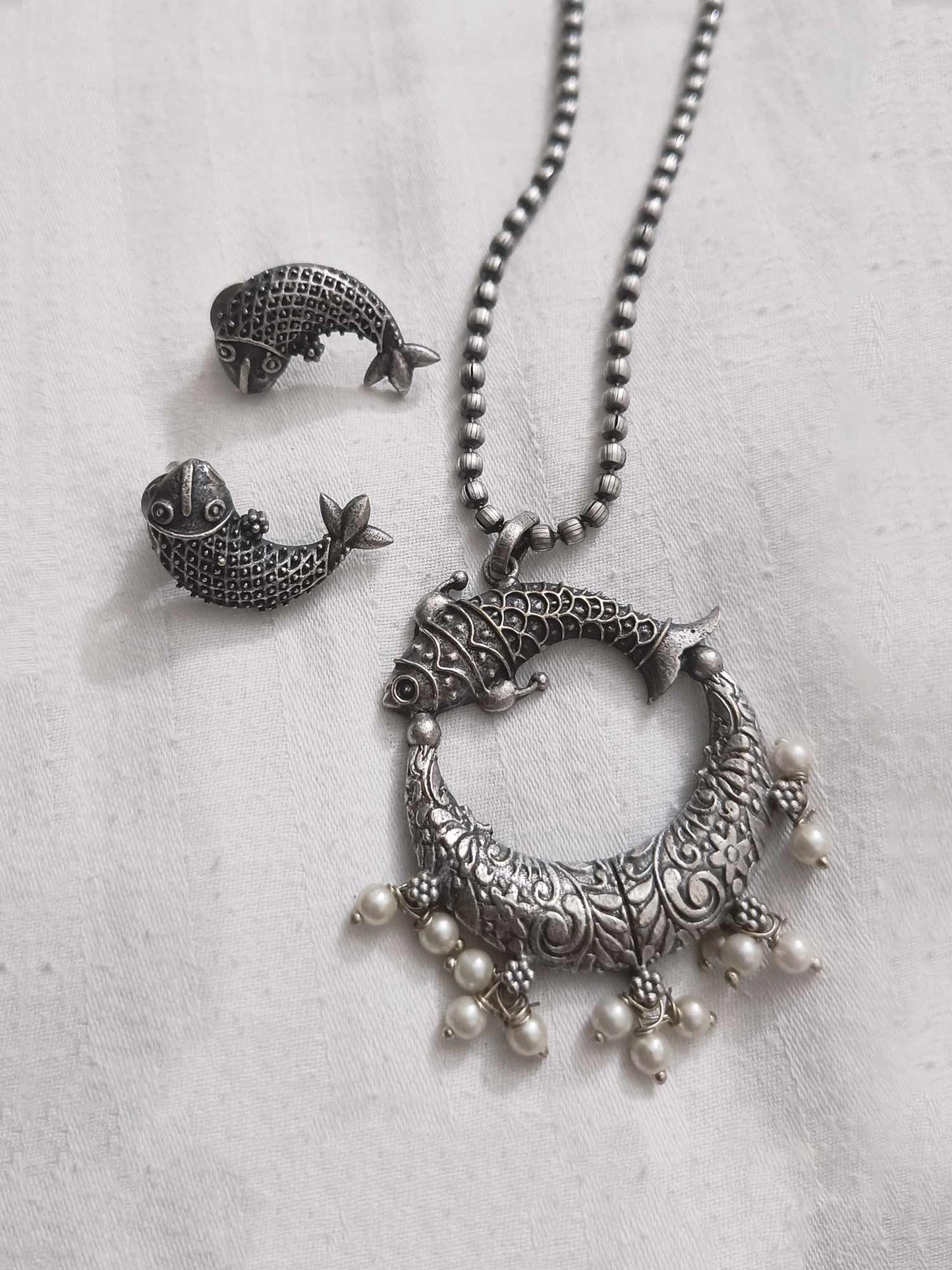 Yemaya Neck Chain with Stud Earrings