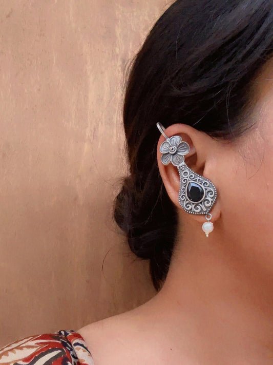 Zuhi Black Monalisa Stone Bugadi Earcuff Studs