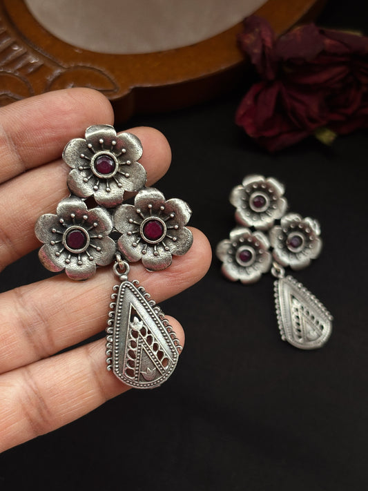Teen Phool Red Dangle Oxidized Earrings