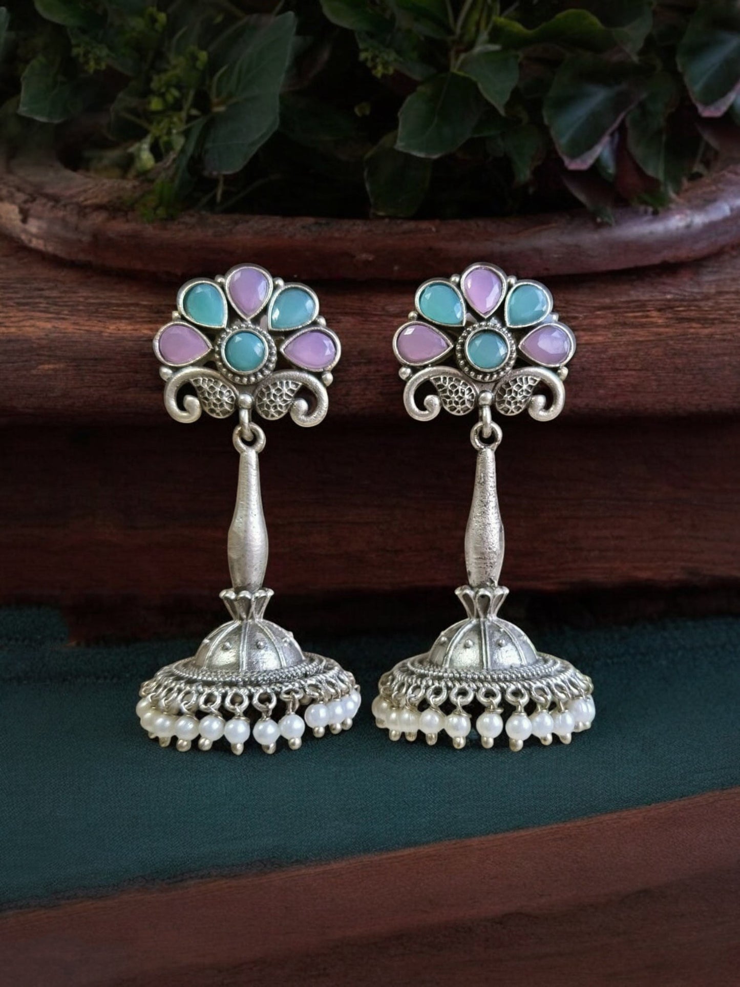 Vedika Monalisa Stone Silver Pearl Jhumka