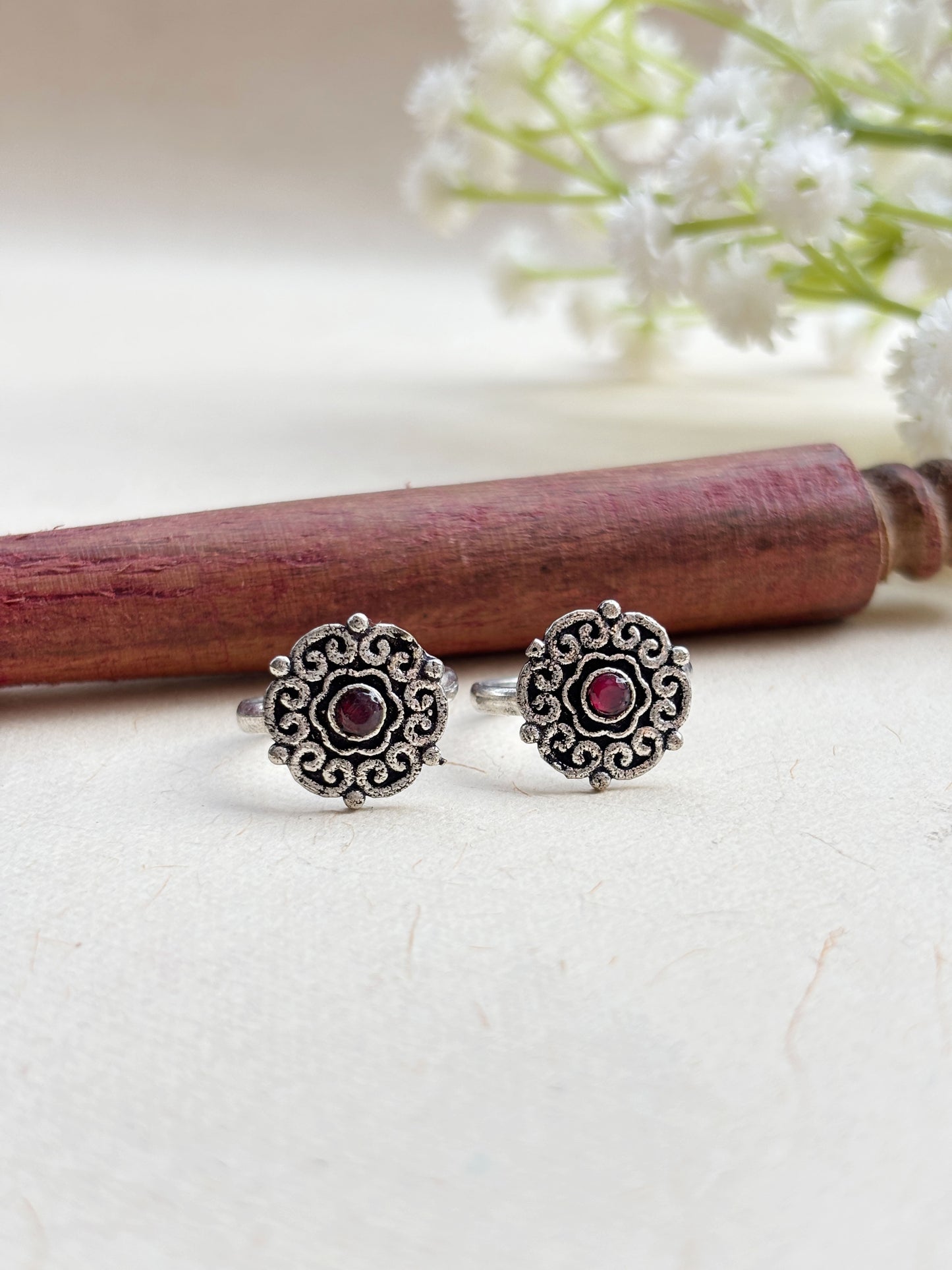 Ami Red Stone Adjustable Oxidized Toe Ring Pair
