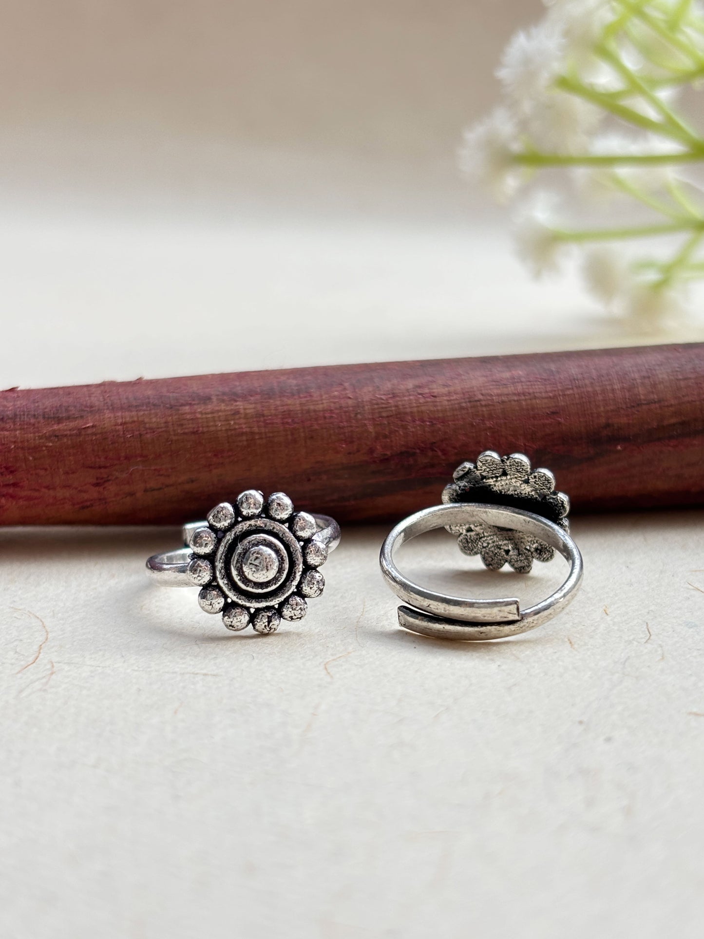 Bindiya Adjustable Oxidized Toe Ring Pair