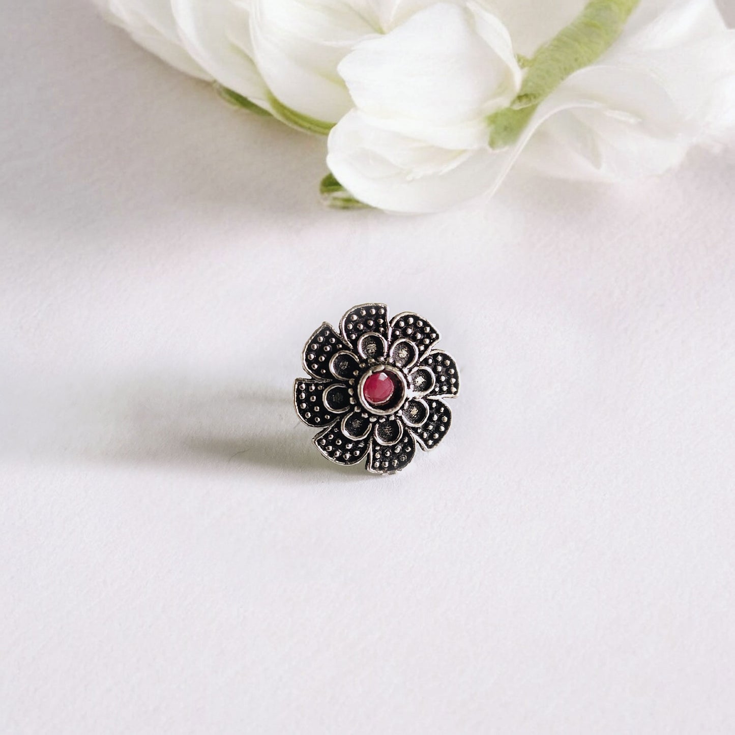 Chakai Red Monalisa Stone Piercing Nosepin