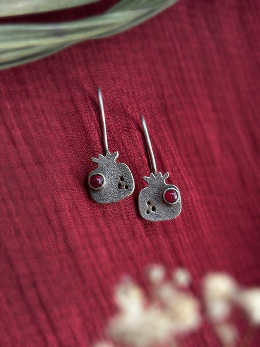 Ek Anaar – Minimal Oxidized Red Stone Hook Earrings
