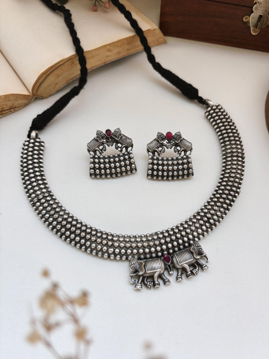 Gajamukhi Red Hasli Choker Necklace with Stud Earrings