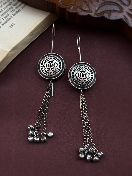 Jalaj Sui Ghungroo Chain Earcuff