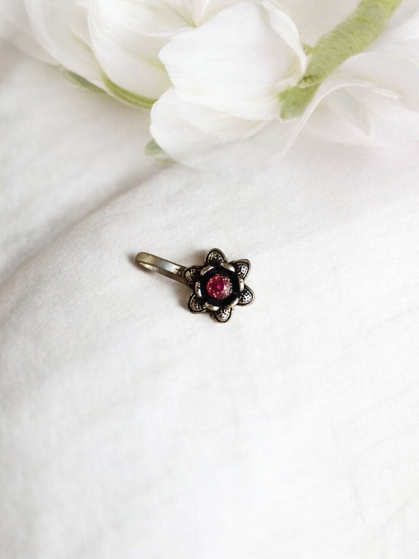 Keya Red Monalisa Stone Clip-On Nosepin