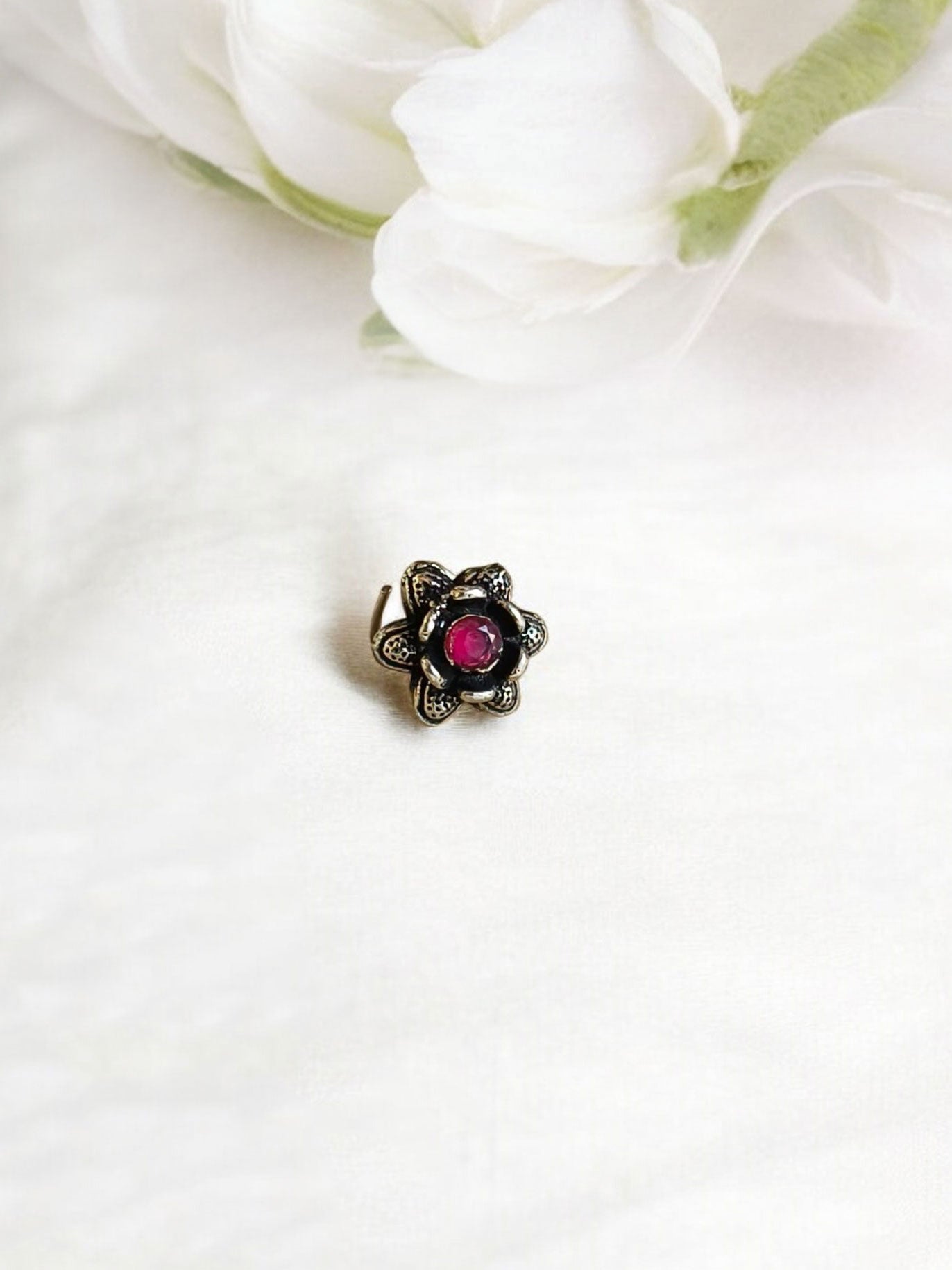 Keya Red Monalisa Stone Piercing Nosepin