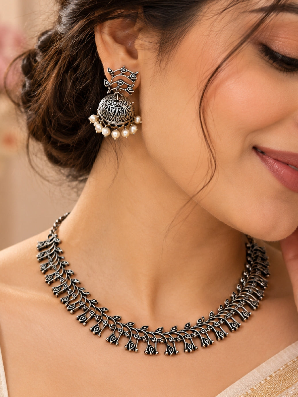 Kisalaya Pearl Choker Necklace Set With Earrings