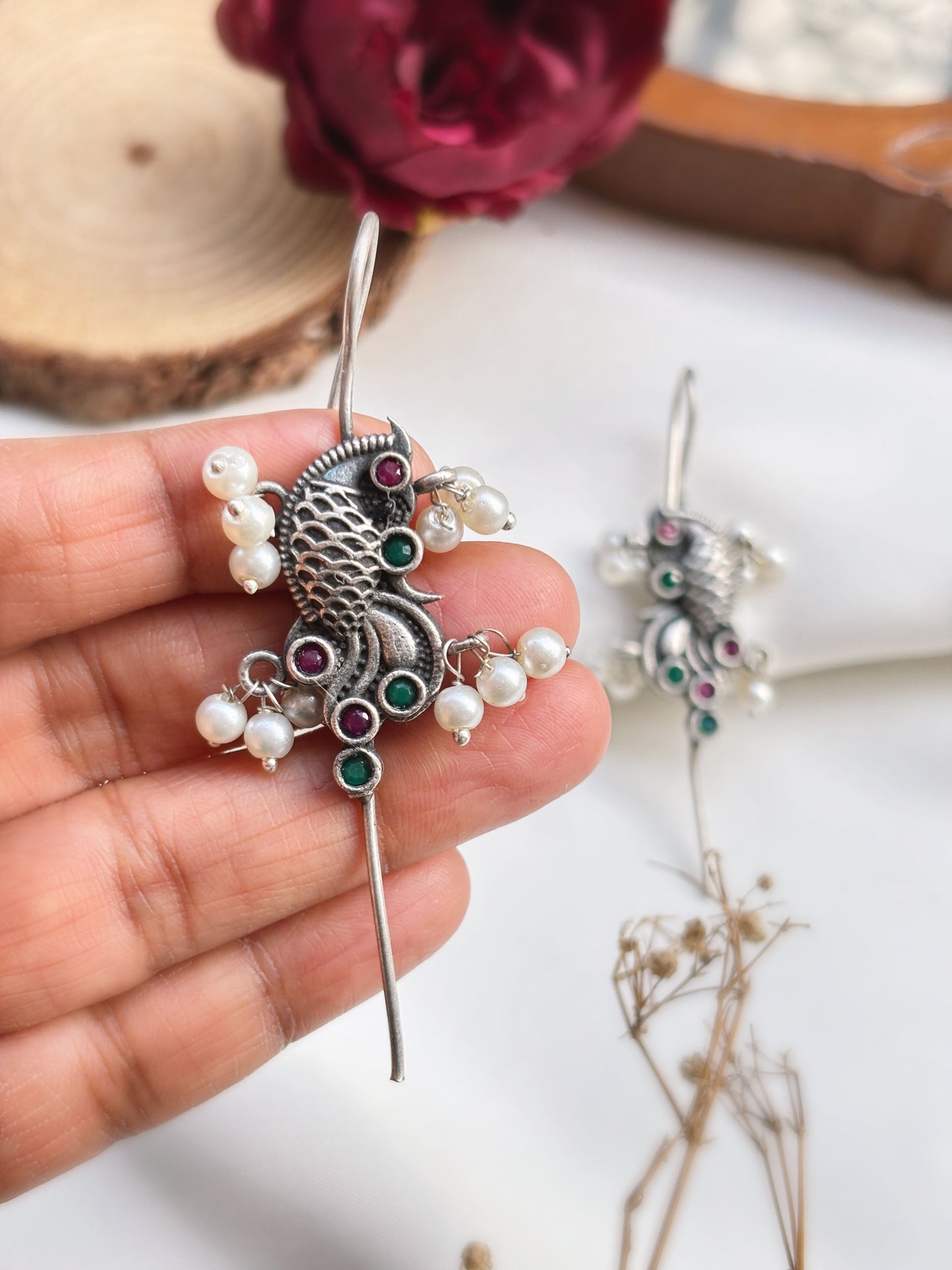 Maina Red Green Sui Earcuffs – Clip On Pearl Bugadi