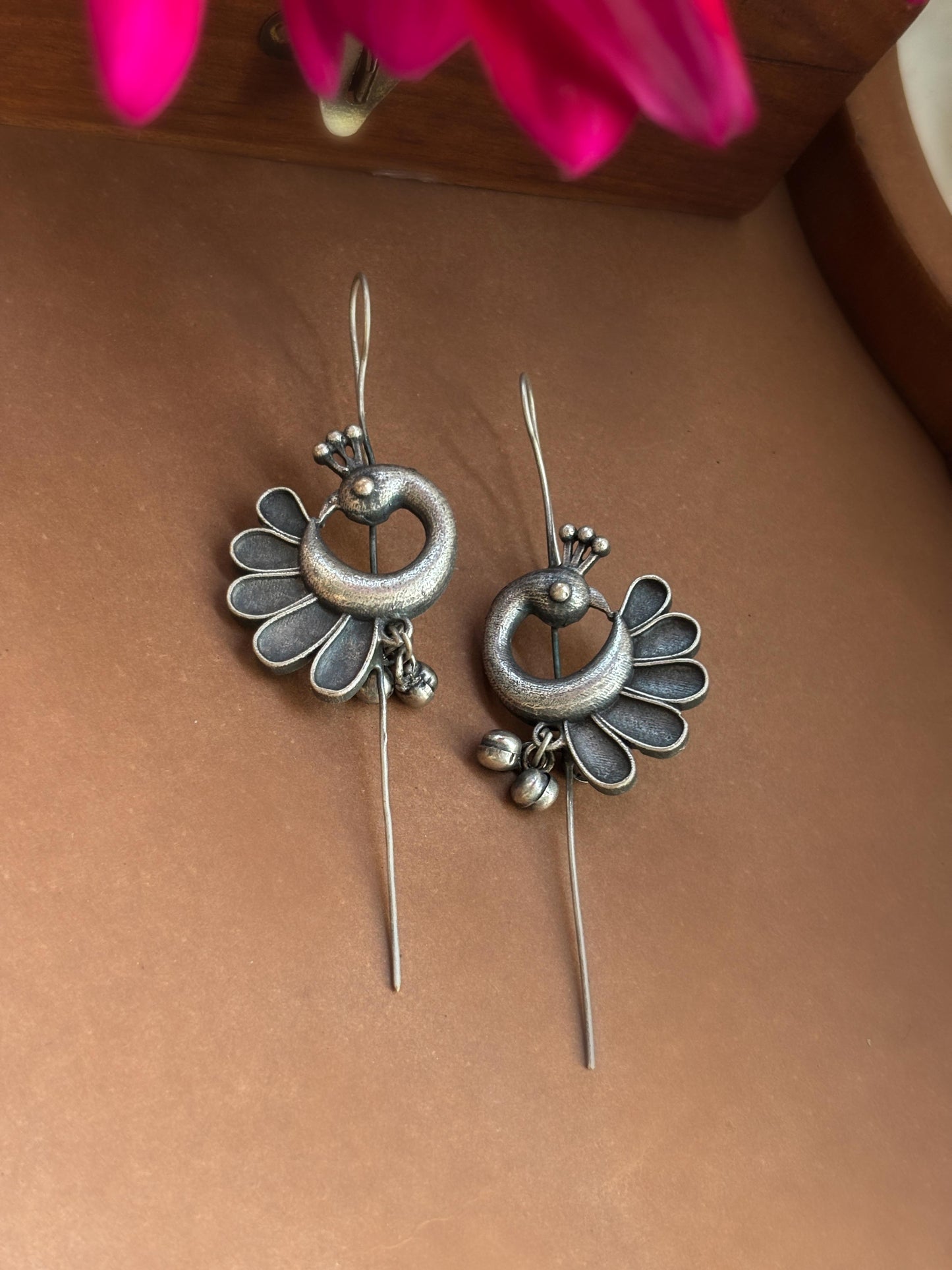 Mayil Ghungroo Sui Earcuffs – Oxidized Silver Bugadi