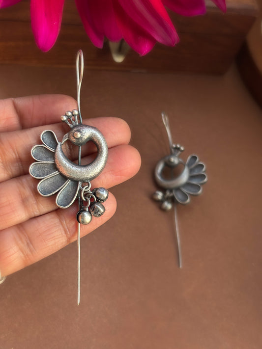 Mayil Ghungroo Sui Earcuffs – Oxidized Silver Bugadi