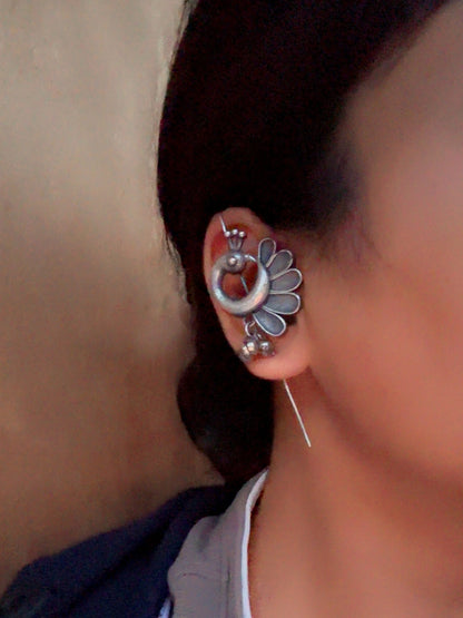 Mayil Ghungroo Sui Earcuffs – Oxidized Silver Bugadi