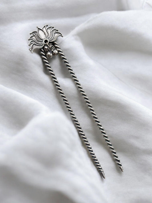 Niloufer Ghungroo Hair Juda Pin – Oxidized Lotus Bun Clip