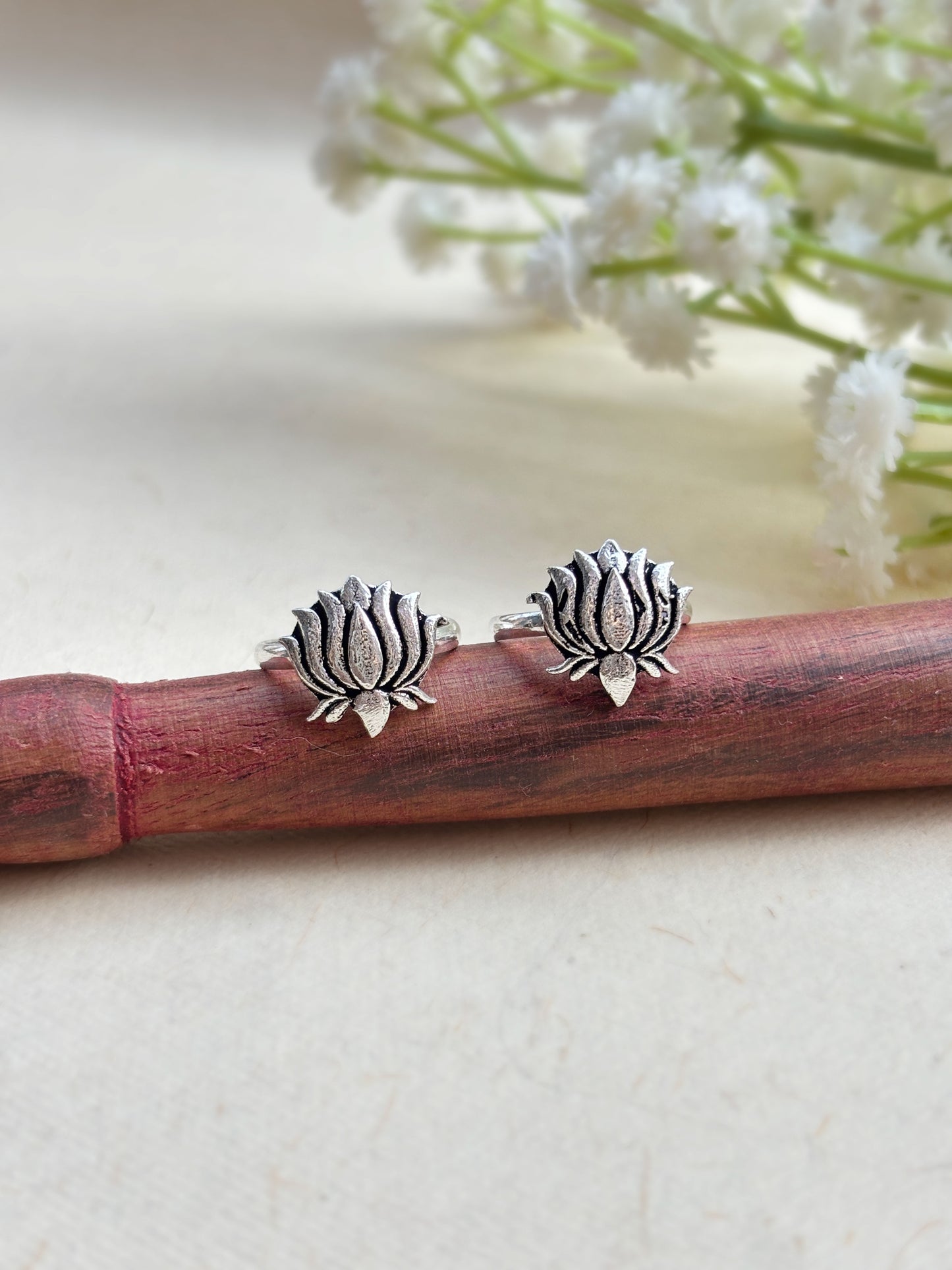 Niloufer Adjustable Oxidized Toe Ring Pair