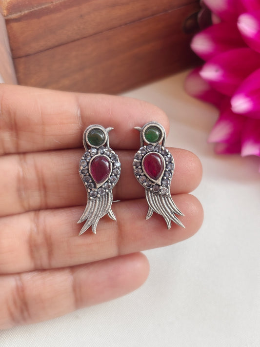 Quirky Nuri White Kundan Studs