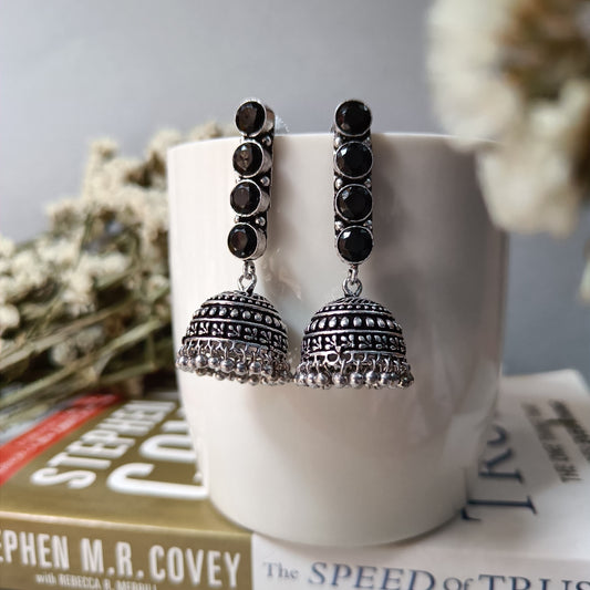 Paavi Monalisa Stone Oxidized Jhumki Earrings