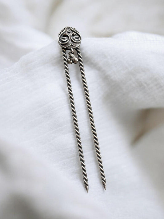 Pankhuri Ghungroo Hair Juda Pin – Oxidized Bun Clip
