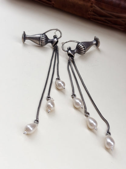 Quirky Guldaan Pearl Dangler – Oxidized Silver Earrings