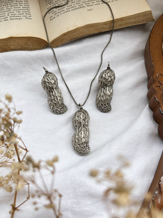 Quirky Peanuts Pendant Neckpiece with Stud Earrings