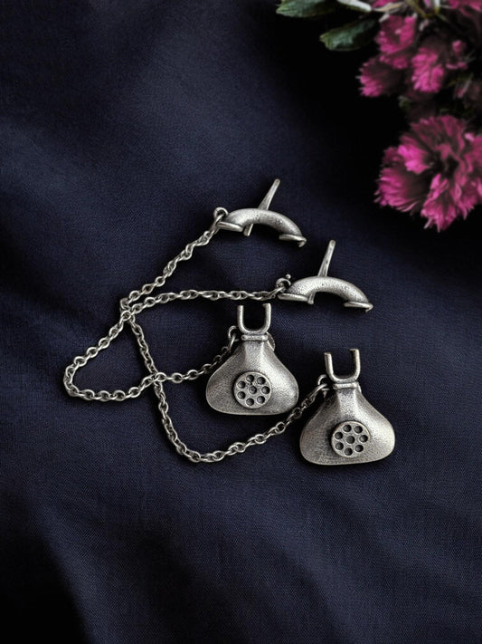 Quirky Telephone – Oxidized Chain Clip-On Bugadi Sui Earcuff
