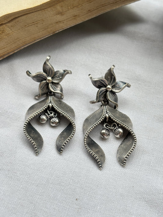 Star Phool Ghungroo Dangle Earrings