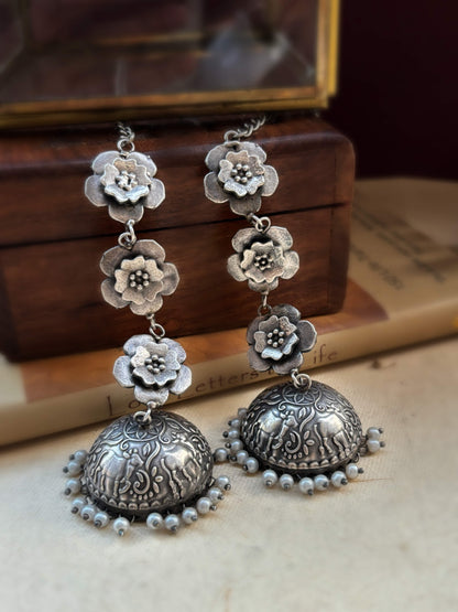 Teen Gulab Pearl Jhumka Chain Earcuff