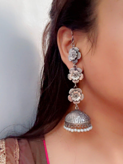 Teen Gulab Pearl Jhumka Chain Earcuff