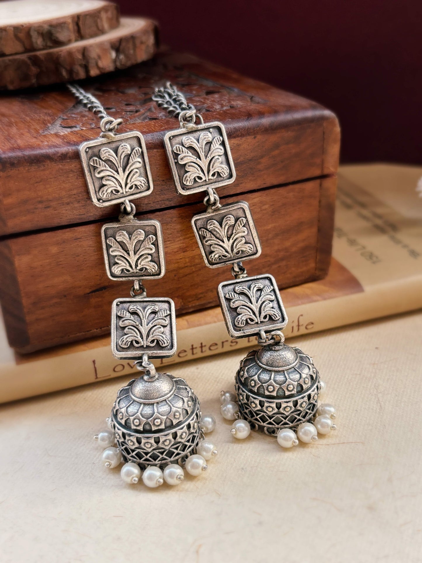 Teen Varga Pearl Jhumka Chain Earcuff