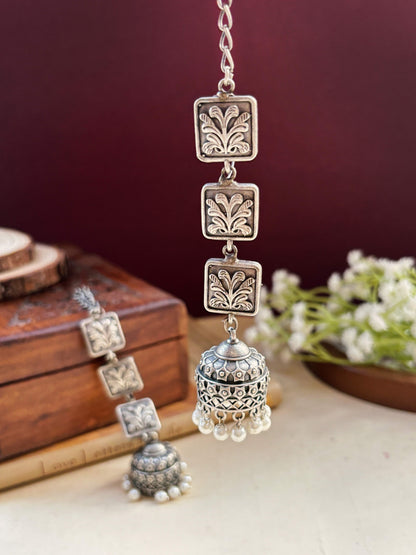 Teen Varga Pearl Jhumka Chain Earcuff