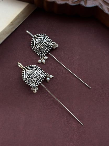 Urvashi Pearl Sui Hook Earcuff