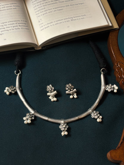 Veni Pearl Hasli Choker with Earrings