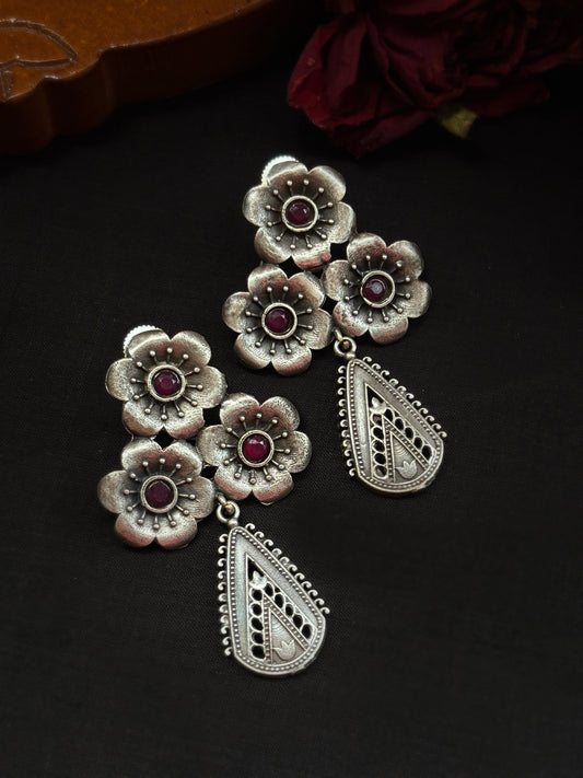 Teen Phool Red Dangle Oxidized Earrings